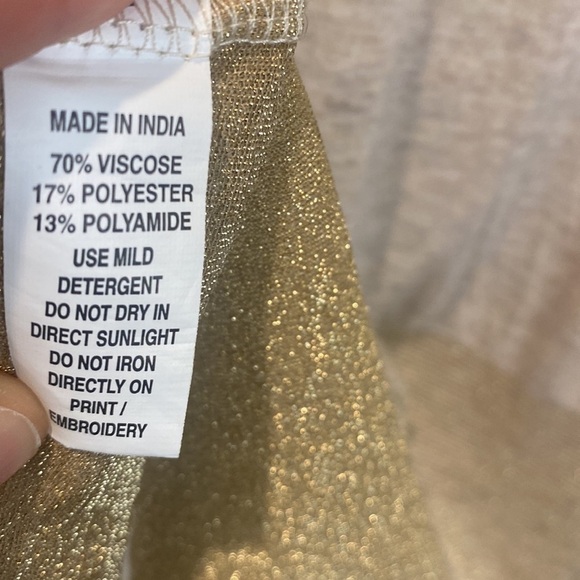 𝅺UNITED Colors of Benetton Gold Tissue Tee - Picture 9 of 10